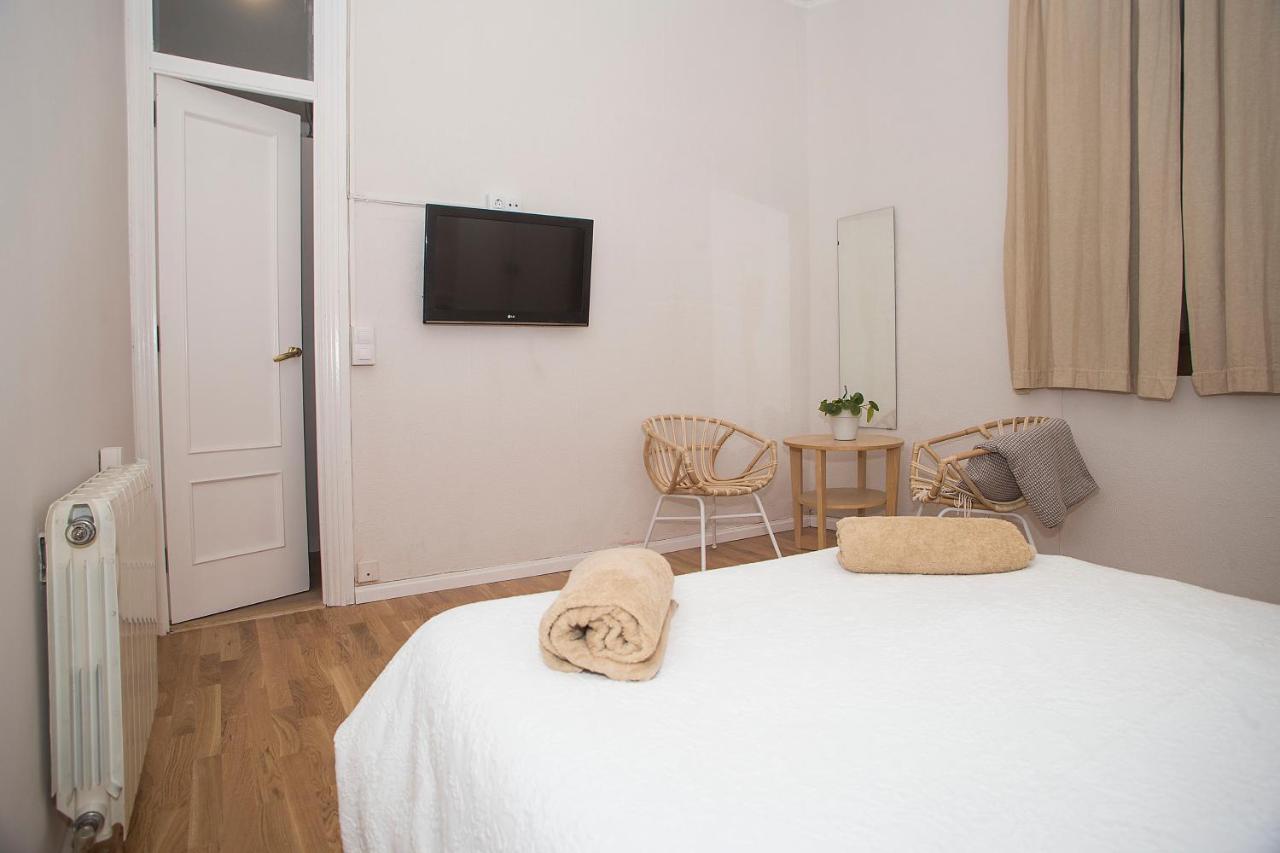 Mai & Maud Ronda Apartment Barselona Dış mekan fotoğraf
